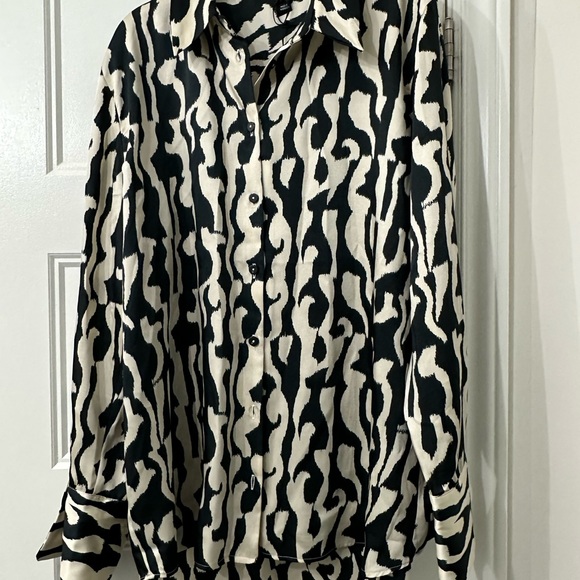 River Island Boyfiend Satin Black & White (off white) blouse - new with tags! - - Picture 1 of 5